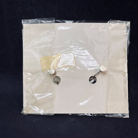 Native Handcrafts Silver Tone & Shell Screw Back Earrings Made In Hawaii (4910) - Picture 6 of 6